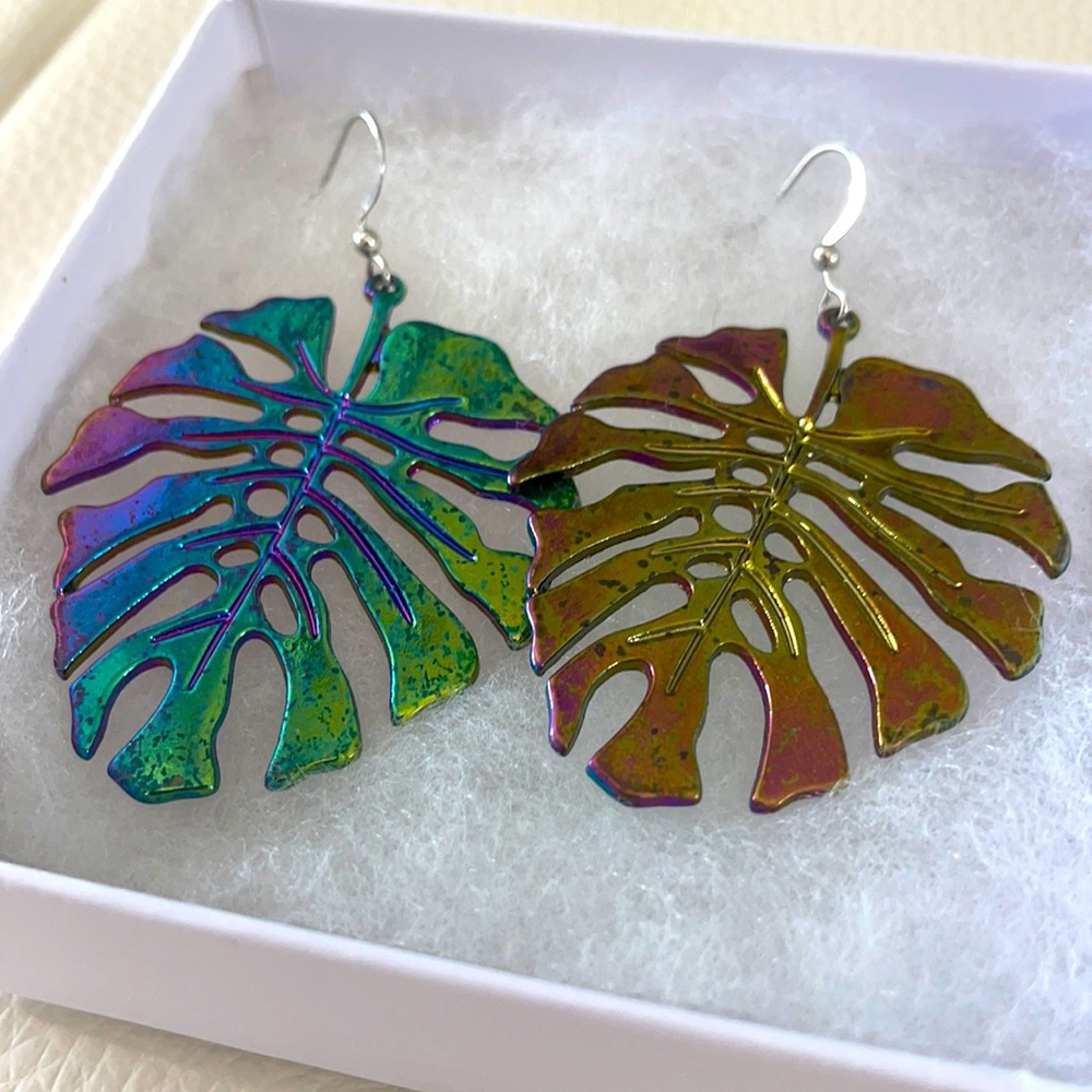 Monstera leaf earrings